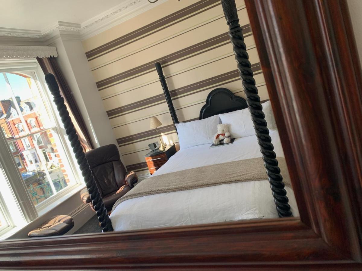 Bed and Breakfast The Middleham Вітбі Екстер'єр фото